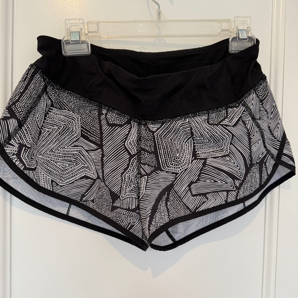 Lululemon Hotty Hot shorts Black /White Size 6